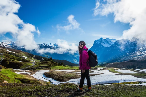 Wanderin in der Schweiz — Stockfoto