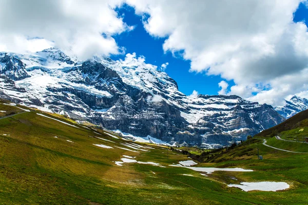 Horská krajina v regionu Jungfrau — Stock fotografie