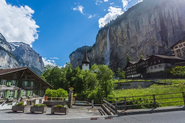 Lauterbrunnen-völgy a svájci Bernese Alpokban. — Stock Fotó