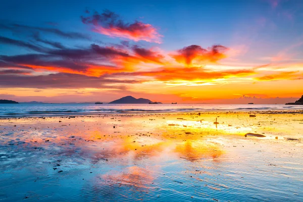 Beau coucher de soleil sur la côte de Hong Kong — Photo