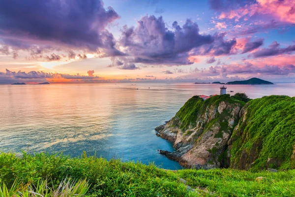 Sunrise kust bij Hong Kong in zomertijd — Stockfoto