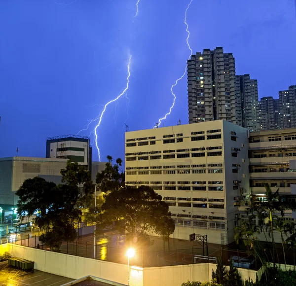 在香港一个风雨交加的夜晚 — 图库照片
