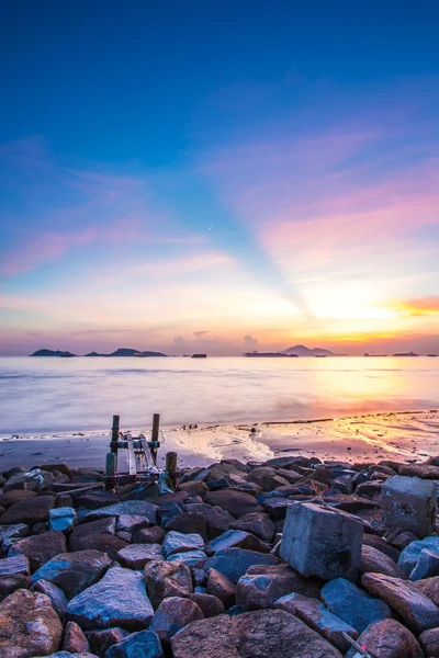 海波浪冲击线影响岩 — 图库照片