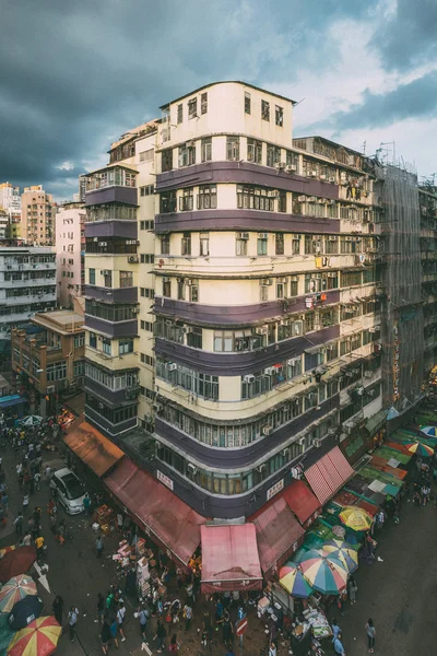 Вид на улицу Шам Шуй По в Гонконге — стоковое фото