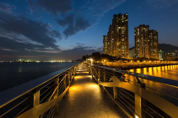 Hong Kong apartamentos à noite — Fotografia de Stock