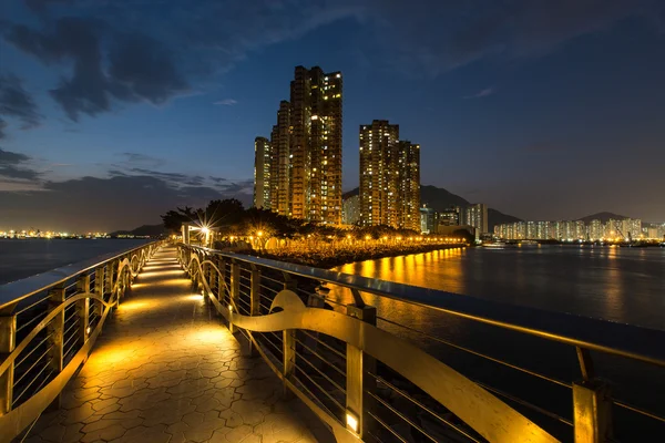 Hong Kong apartamentos à noite — Fotografia de Stock
