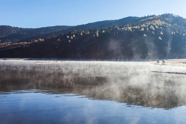 Shudu Lake in Potatso National Park — Stock Photo, Image