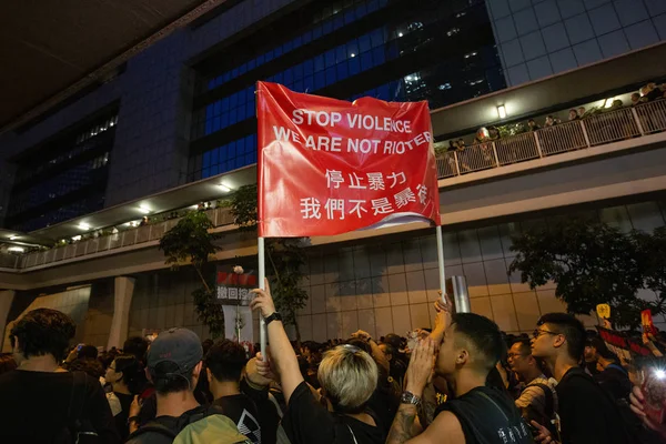 6月16日 200万人の香港人が6月16日の輸出法案と戦うために出てきました 香港人の約30 が論争の的となっている追放法案の撤回を求めるために出てきます — ストック写真