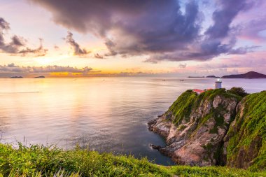 Hong Kong 'da gün doğumu deniz feneri