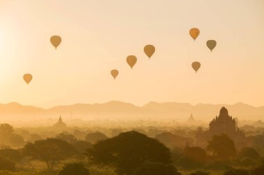 Bagan, Myanmar 'da gün doğumu. 