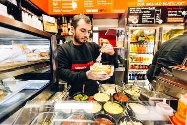 Avustralya Kraliçe Victoria Market 'teki Melbourne ikonik sucuk dükkanı