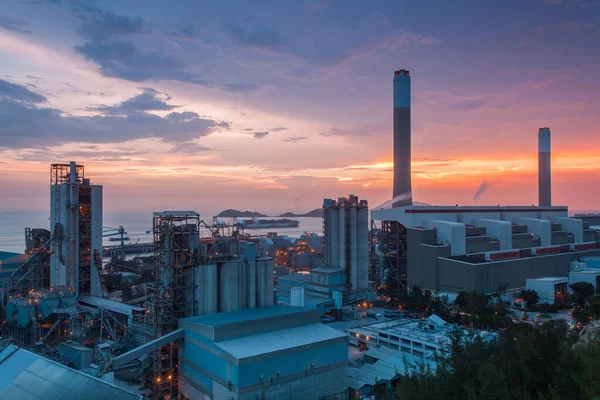 香港の夕暮れ時の発電所 — ストック写真