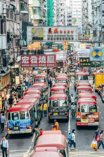 2017年10月3日 モンコクのストリートビュー3 10月 モンコックは香港の主要なショッピングエリアの1つです このエリアには 古い建物と新しい複数階建ての建物が混在しています — ストック写真