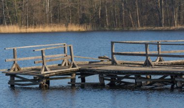 -Balık tutmak için eski tahta neredeyse yok