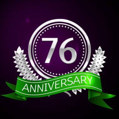 Gümüş Yüzük ve kurdele ile yetmiş altı yıl yıldönümü kutlama.