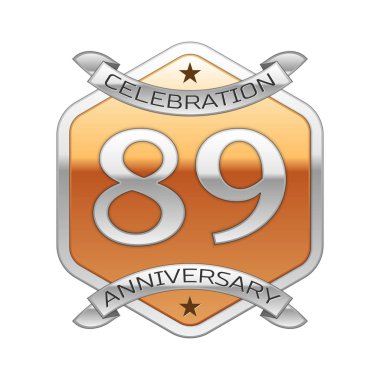 Seksen dokuz yıl yıldönümü kutlama gümüş logosu ile gümüş şerit ve beyaz zemin üzerine altın altıgen süsleme.