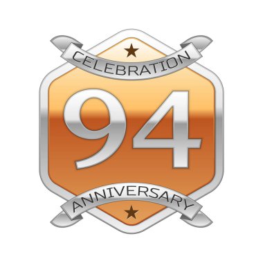 Doksan dört yıl yıldönümü kutlama gümüş logosu ile gümüş şerit ve beyaz zemin üzerine altın altıgen süsleme.