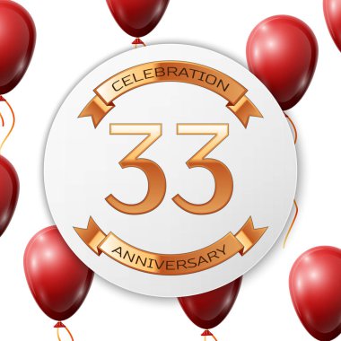 Beyaz daire kağıt afiş altın şerit ile altın sayı otuz üç yıl yıldönümü kutlamaları. Beyaz arka plan üzerinde gerçekçi kırmızı balonlar kurdele ile. Vektör çizim.