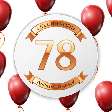 Beyaz daire kağıt afiş altın şerit ile altın sayı yetmiş sekiz yıl yıldönümü kutlamaları. Beyaz arka plan üzerinde gerçekçi kırmızı balonlar kurdele ile. Vektör çizim.