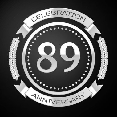 Seksen dokuz yıl yıldönümü kutlamaları gümüş halkalı ve siyah arka plan üzerine şerit. Vektör çizim