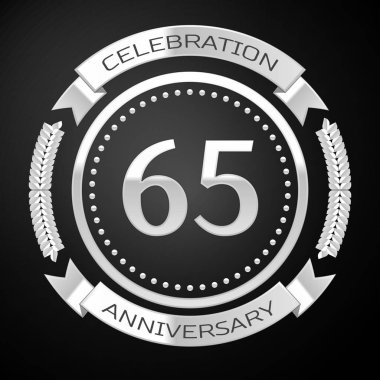 Altmış beş yıl yıldönümü kutlamaları gümüş halkalı ve siyah arka plan üzerine şerit. Vektör çizim