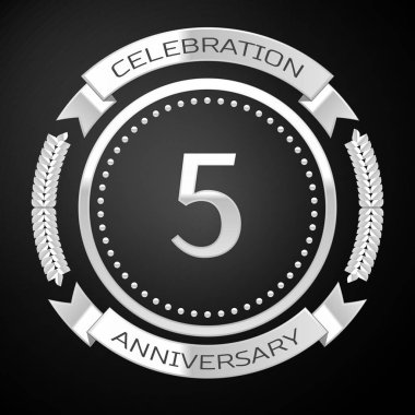 Gümüş Yüzük ve kurdele ile beş yıl yıldönümü kutlama.