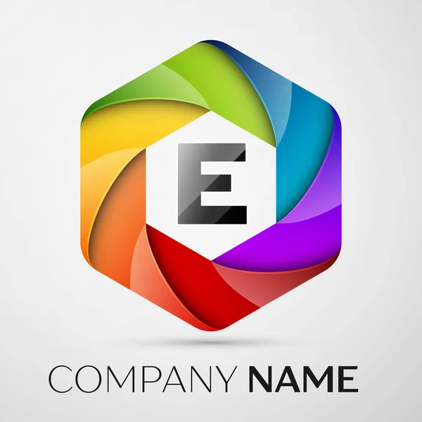 E brev färgglada logotypen i den sexkantiga på grå bakgrund. Vector mall för din design — Stock vektor