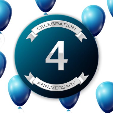 Mavi daire kağıt afiş gümüş kurdele ile gümüş sayı dört yıl yıldönümü kutlamaları. Beyaz arka plan üzerinde gerçekçi mavi balonlar kurdele ile. Vektör çizim.