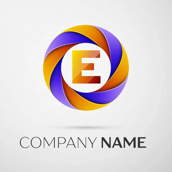 Písmeno E vektorové logo symbol v barevné kolečko na šedém pozadí. Vektor šablona pro návrh — Stockový vektor