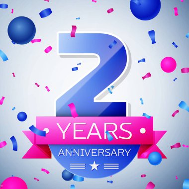 Gri arka plan üzerinde iki yıl yıldönümü kutlamaları. Yıldönümü şerit