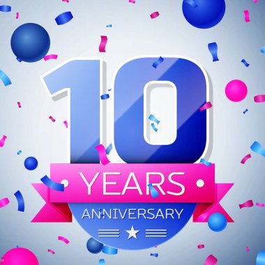 On yıl yıldönümü kutlamaları gri arka plan üzerinde. Yıldönümü şerit