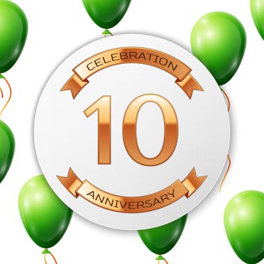 Beyaz daire kağıt afiş altın şerit ile altın sayı on yıl yıldönümü kutlamaları. Beyaz arka plan üzerinde gerçekçi yeşil balonlar kurdele ile. Vektör çizim.