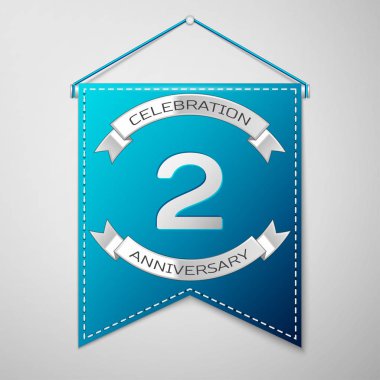 Mavi flama yazıt iki yıl yıldönümü kutlama tasarım üzerinde gri bir arka plan ile. Gümüş şerit. Doğum günü partin için renkli şablon öğeleri. Vektör çizim
