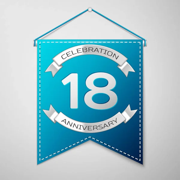 灰色の背景の上の碑文の 18 年周年記念お祝いデザインとブルーのペナント。シルバー リボン。あなたの誕生日パーティーのためのカラフルなテンプレート要素。ベクトル図 — ストックベクタ