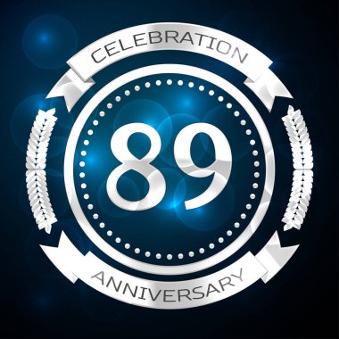 Seksen dokuz yıl yıldönümü kutlamaları gümüş yüzük ve şerit üzerinde mavi arka plan ile. Vektör çizim