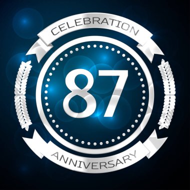 Seksen yedi yıl yıldönümü kutlamaları gümüş yüzük ve şerit üzerinde mavi arka plan ile. Vektör çizim