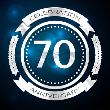 Yetmiş yıl yıldönümü kutlamaları gümüş yüzük ve şerit üzerinde mavi arka plan ile. Vektör çizim