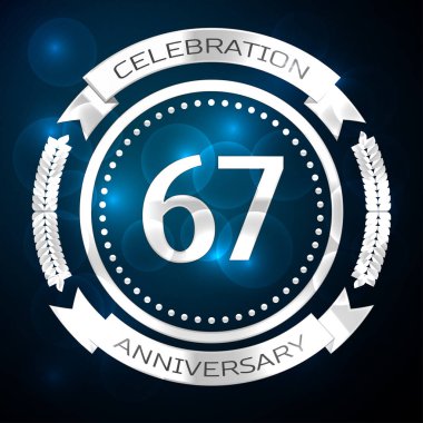 Altmış yedi yıl yıldönümü kutlamaları gümüş yüzük ve şerit üzerinde mavi arka plan ile. Vektör çizim