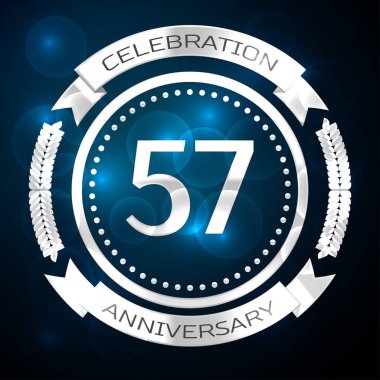 Elli yedi yıl yıldönümü kutlamaları gümüş yüzük ve şerit üzerinde mavi arka plan ile. Vektör çizim