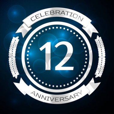 On iki yıl yıldönümü kutlamaları gümüş yüzük ve şerit üzerinde mavi arka plan ile. Vektör çizim