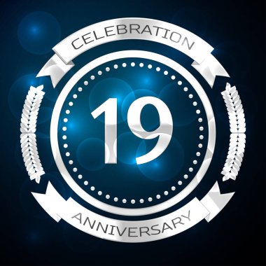 18, 18, 18 yıl yıldönümü kutlamaları gümüş yüzük ve şerit üzerinde mavi arka plan ile. Vektör çizim