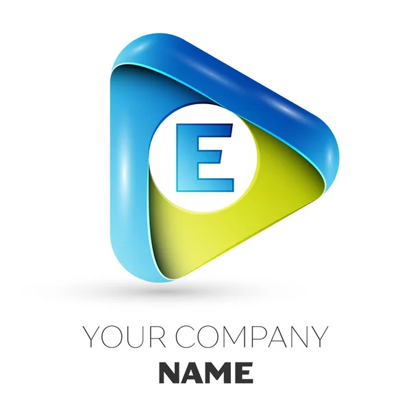Realistické písmeno E vektorové logo symbol v barevné trojúhelníku na šedém pozadí. Vektor šablona pro návrh — Stockový vektor