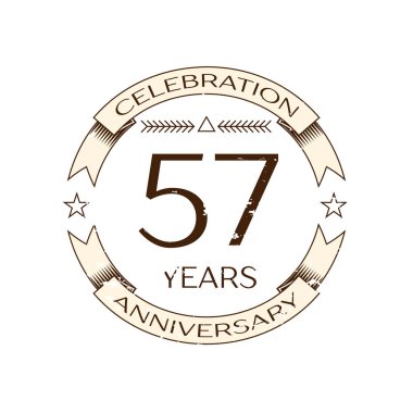 Gerçekçi elli yedi yıl yıldönümü kutlama logo halkalı ve şerit beyaz arka plan üzerinde. Tasarımınız için vektör şablonu