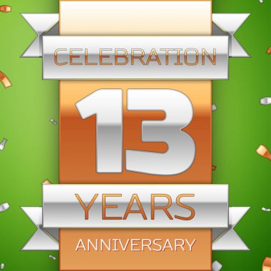 Gerçekçi on üç yıl yıldönümü kutlama tasarım. Gümüş ve altın şerit, yeşil zemin üzerine konfeti. Doğum günü partin için renkli vektör şablon öğeleri. Yıldönümü şerit
