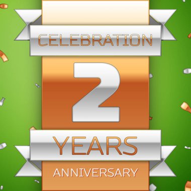 Gerçekçi iki yıl yıldönümü kutlama tasarım. Gümüş ve altın şerit, yeşil zemin üzerine konfeti. Doğum günü partin için renkli vektör şablon öğeleri. Yıldönümü şerit