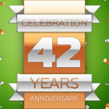 Gerçekçi kırk iki yıl yıldönümü kutlama tasarım. Gümüş ve altın şerit, yeşil zemin üzerine konfeti. Doğum günü partin için renkli vektör şablon öğeleri. Yıldönümü şerit