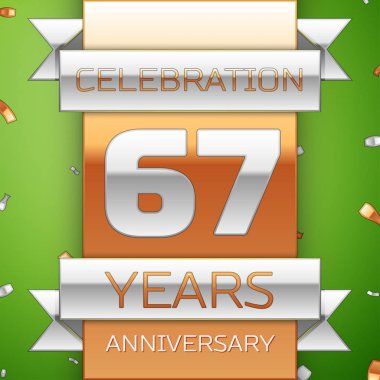 Gerçekçi altmış yedi yıl yıldönümü kutlama tasarım. Gümüş ve altın şerit, yeşil zemin üzerine konfeti. Doğum günü partin için renkli vektör şablon öğeleri. Yıldönümü şerit