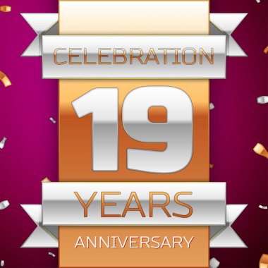 Gerçekçi on dokuz yıl yıldönümü kutlama tasarım. Gümüş ve altın şerit, mor zemin üzerine konfeti. Doğum günü partin için renkli vektör şablon öğeleri. Yıldönümü şerit