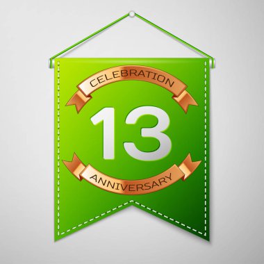 Gerçekçi yeşil bayrağı yazıt Onüç yıl yıldönümü kutlama tasarım üzerinde gri bir arka plan ile. Altın şerit. Doğum günü partin için renkli şablon öğeleri. Vektör çizim