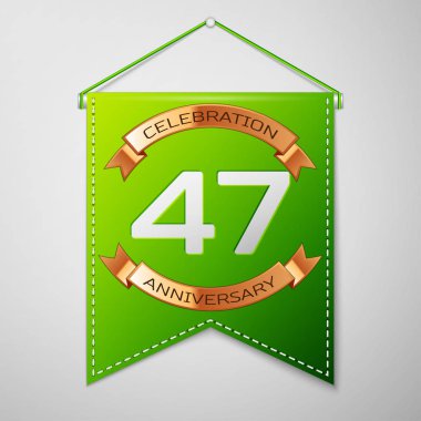 Gri arka plan üzerinde yazıt kırk yedi yıl yıldönümü kutlama tasarım ile gerçekçi yeşil bayrağı. Altın şerit. Doğum günü partin için renkli şablon öğeleri. Vektör çizim